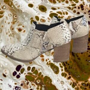 Report  6.5 Thelma faux snake skin heeled ankle booty woman's shoe.